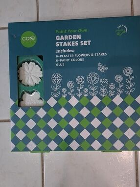 Paint Your Own Garden Stakes Set - Blue & Green
